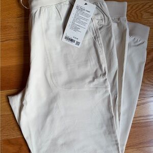Men’s LuluLemon ABC Regular Jogger
WovenAir (NWT)